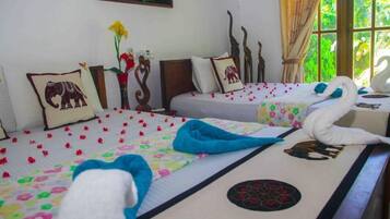 Standard Triple Room, Multiple Beds | Egyptian cotton sheets, premium bedding, pillow-top beds, desk