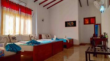 Family Room | Egyptian cotton sheets, premium bedding, pillowtop beds, desk