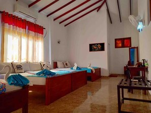 Egyptian cotton sheets, premium bedding, pillowtop beds, desk - Hungry Lion Sigiriya (Sigiriya)