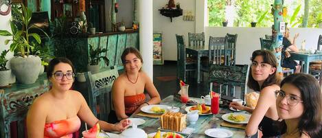 Daily English breakfast (LKR 4 per person)