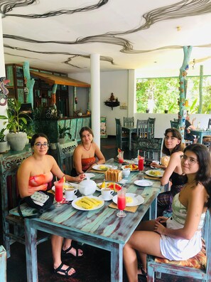 Petit déjeuner anglais (4 LKR par personne)