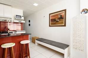 غرفة الم عيشة