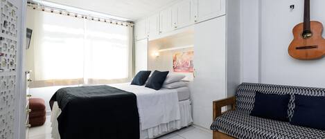 Departamento, 1 cama matrimonial, para no fumadores | Tabla de planchar con plancha, wifi gratis y ropa de cama