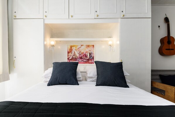 مكواة/لوح كي وواي فاي مجانًا وملاءات أسرّة