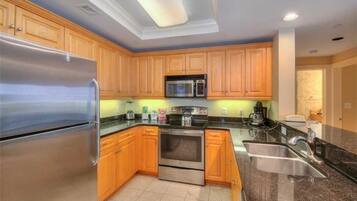 Condo, 3 Bedrooms, Kitchen | Private kitchen