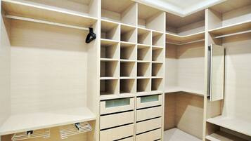 Kolmen hengen huone, parveke | Huoneen varustelu