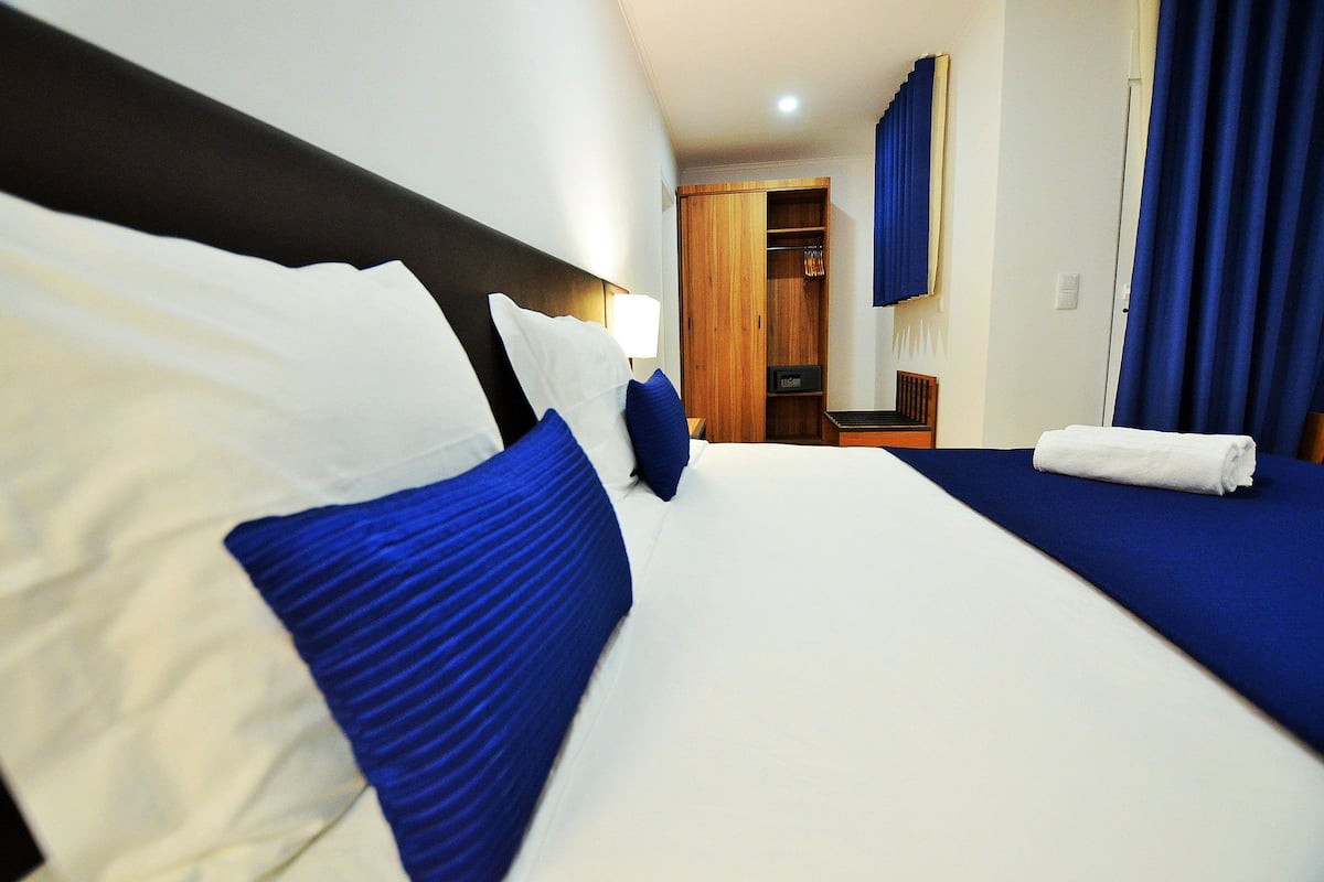Minibar, in-room safe, desk, iron/ironing board