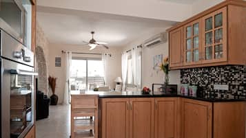 Familienvilla | Eigene Küche | Kühlschrank, Mikrowelle, Ofen, Geschirrspüler