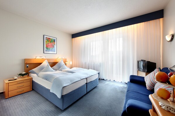 Double Room | Desk, soundproofing, iron/ironing board, free cots/infant beds