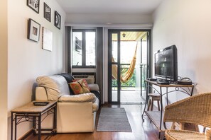 Apartamento, para não fumantes | Área de estar | TV LED