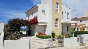 Front of property - Villa Verdi (Pegeia)