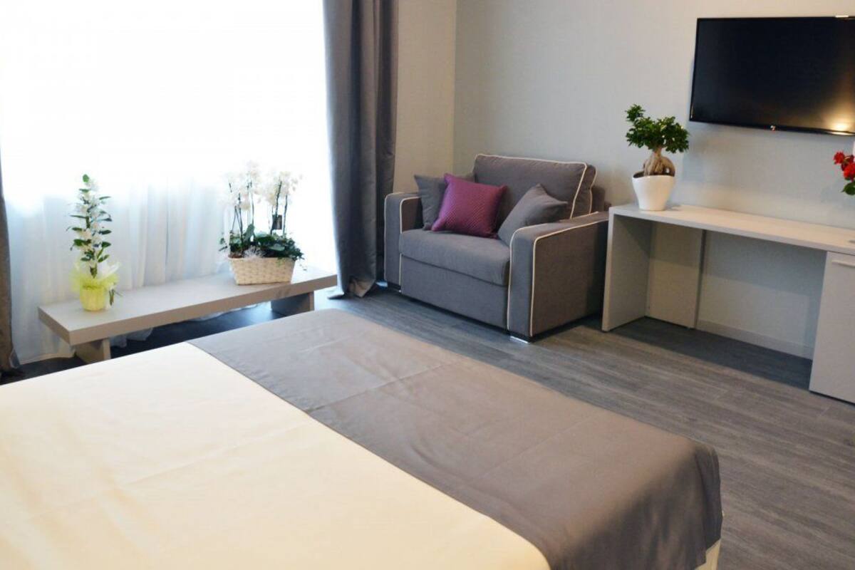 Deluxe Double Room | Minibar, in-room safe, desk, blackout drapes