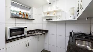 Apartment, Non Smoking | Private kitchen | Fridge, microwave, oven, stovetop