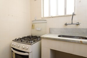 Apartamento, várias camas, para não fumantes | Cozinha privada | Geladeira, micro-ondas, fogão, cooktop