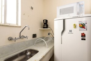 Apartamento, várias camas, para não fumantes | Cozinha privada | Geladeira, micro-ondas, fogão, cooktop