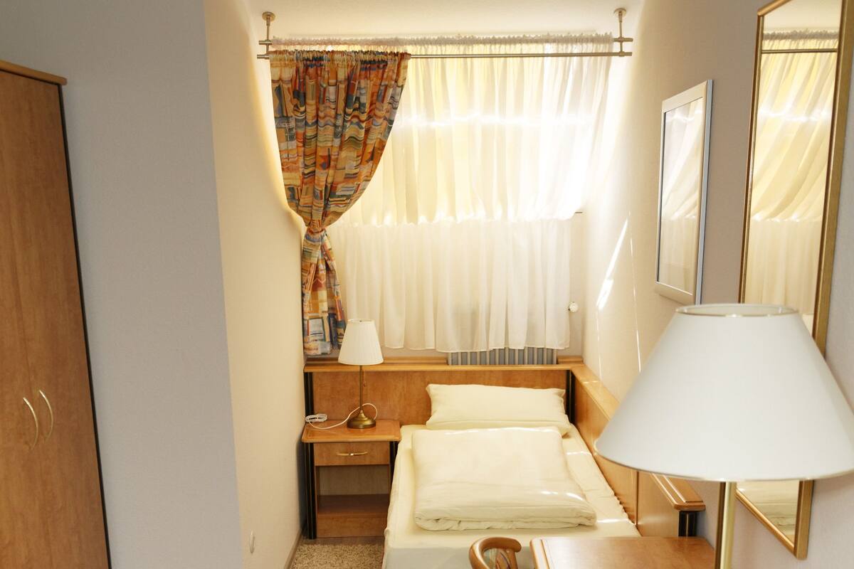 Chambre Simple Économique, salle de bains commune