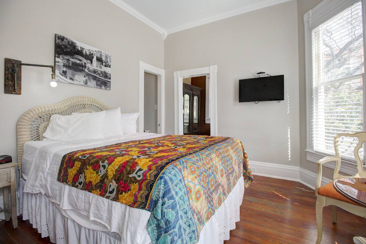 Traditional Suite, Multiple Beds, Non Smoking | Egyptian cotton sheets, hypo-allergenic bedding available