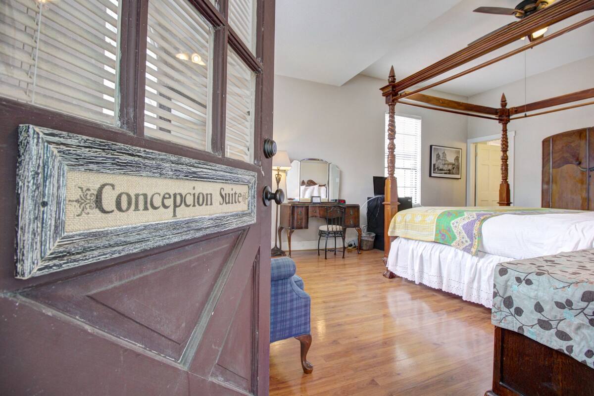 Superior Cottage, 1 King Bed, Non Smoking | Egyptian cotton sheets, hypo-allergenic bedding available