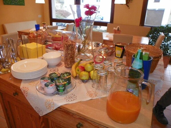Free daily buffet breakfast - Reiter- und Ferienhof Redder (Bad Driburg)