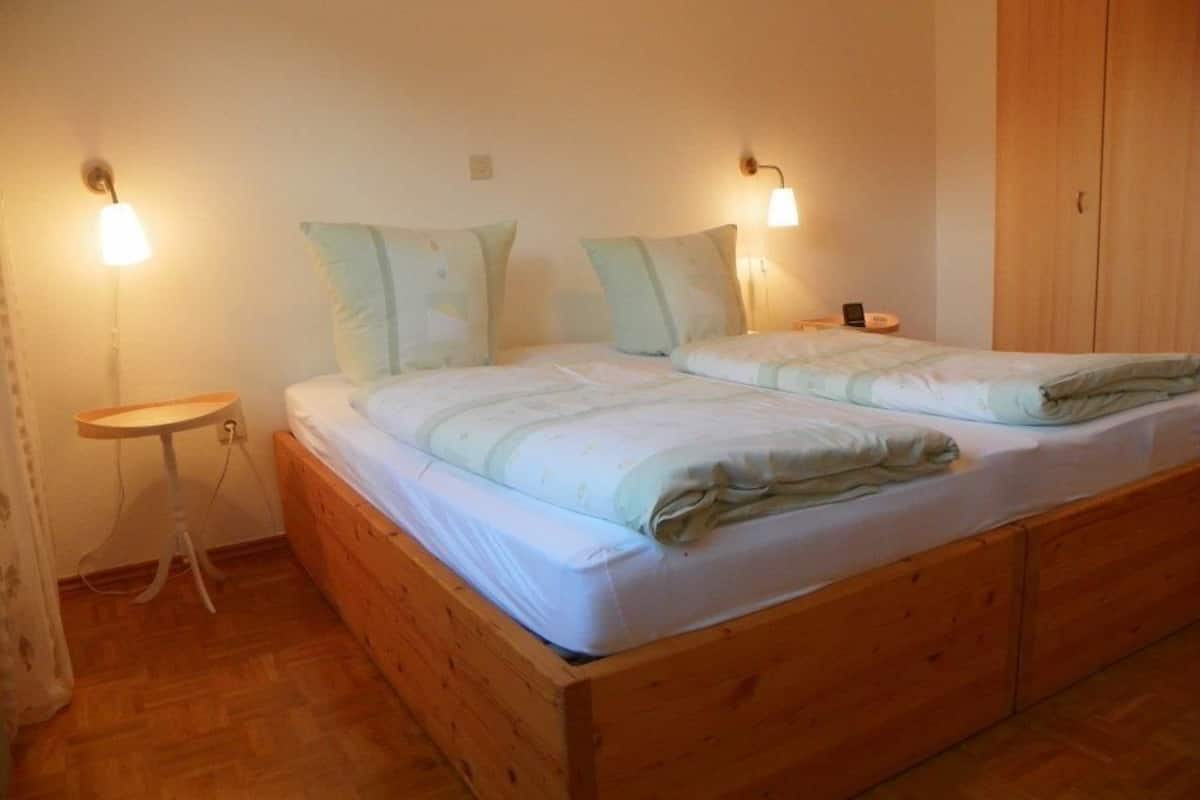 Apartment, 1 Bedroom | 1 bedroom, desk, iron/ironing board, cribs (free)