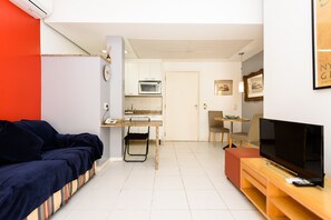 Apartamento, 1 cama de casal, para não fumantes | Área de estar | TV LED