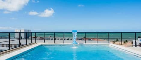 Hồ bơi ngoài trời, ghế dài tắm nắng