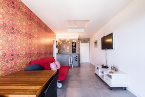 JC201 | Living room | LED TV - Omar do Rio - Apartamento V210 (Rio de Janeiro)