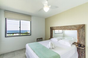 JC201 | ผ้าม่านกันแสง, เตารีด/โต๊ะรีดผ้า, Wi-Fi ฟรี, ผ้าปูที่นอน