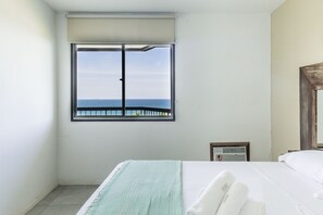 JC201 | Cortinas blackout, tabla de planchar con plancha y wifi gratis 