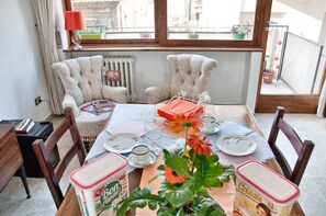 Tägliches inbegriffenes einheimisches Frühstück