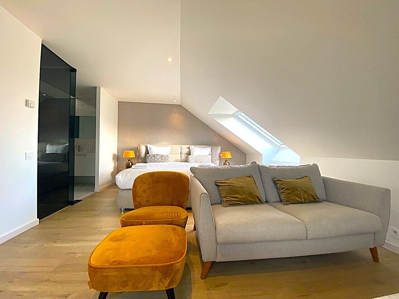 deluxe double room, 1 king bed | 2 bedrooms, minibar, in-room safe, individually furnished