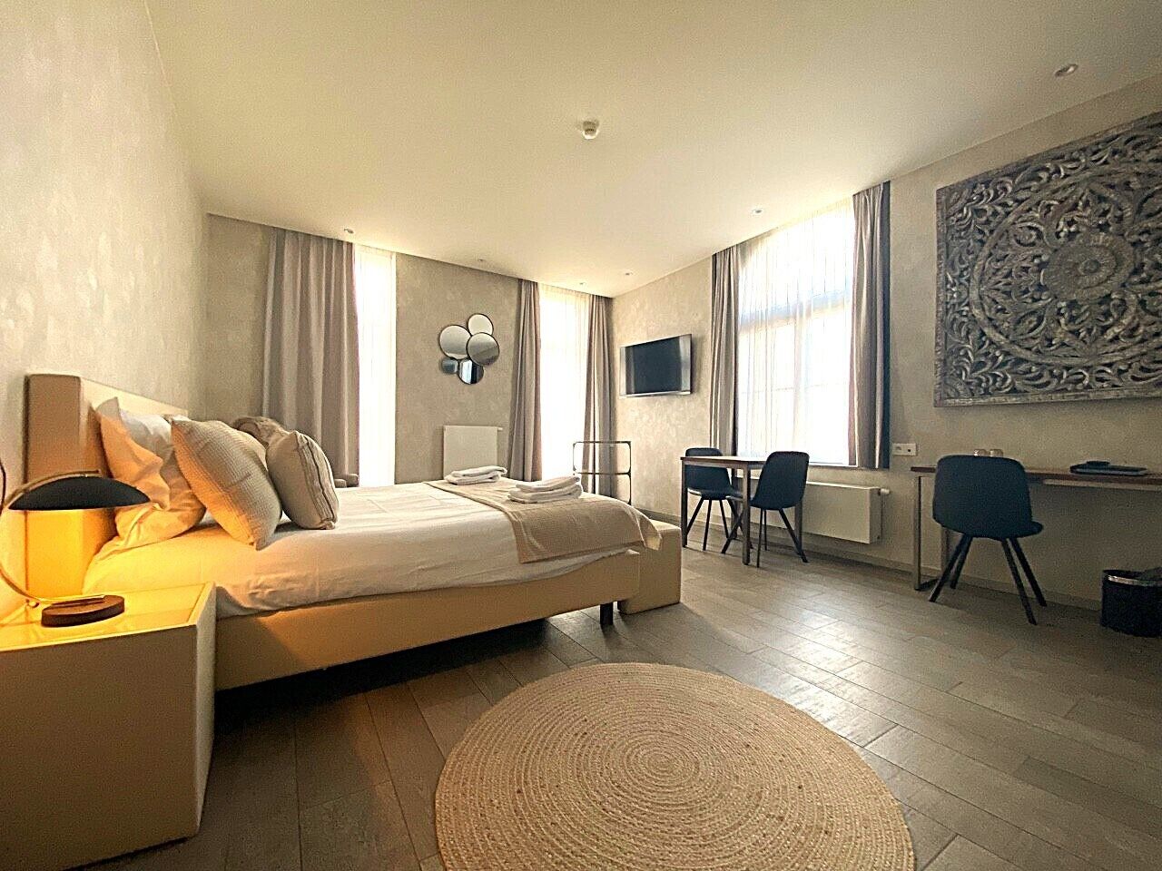 deluxe double room, 1 king bed | 2 bedrooms, minibar, in-room safe, individually furnished