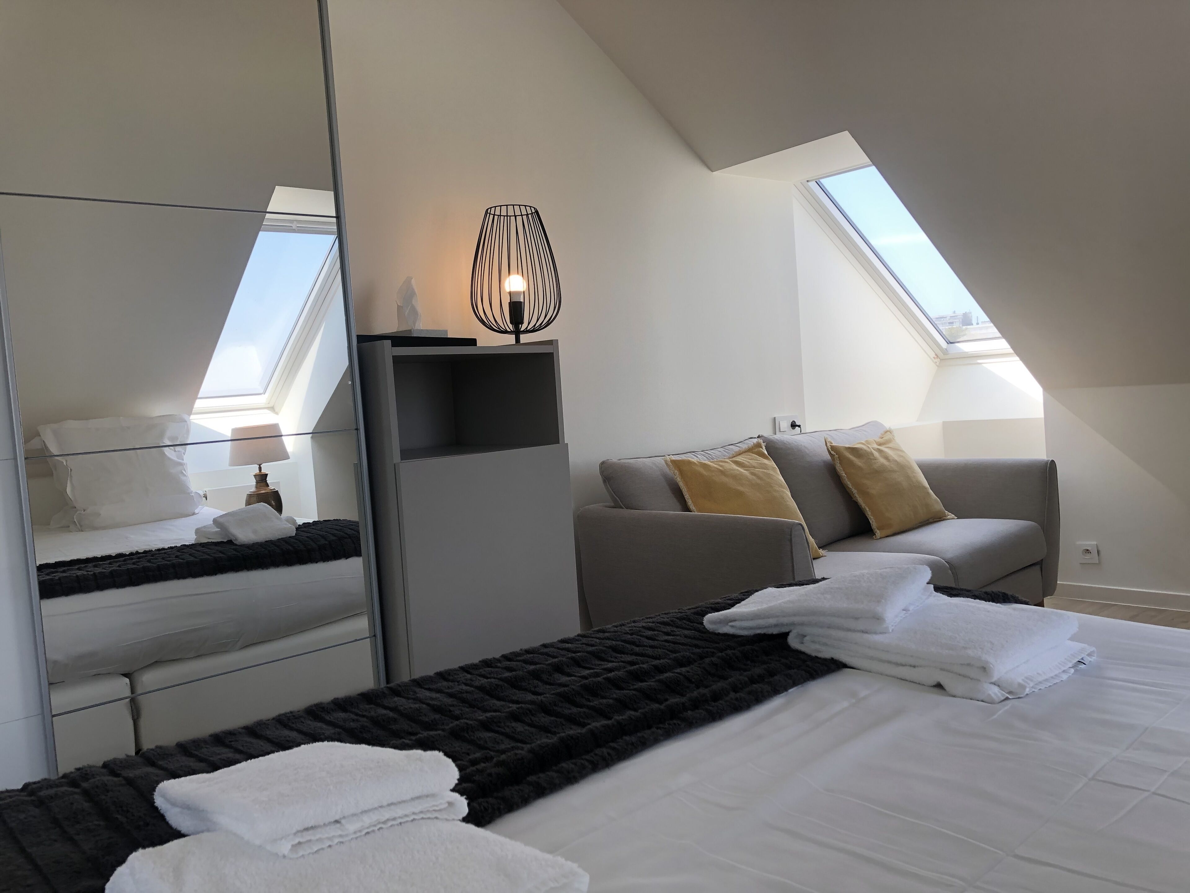 Minibar, caja de seguridad en la habitación y muebles diferentes 