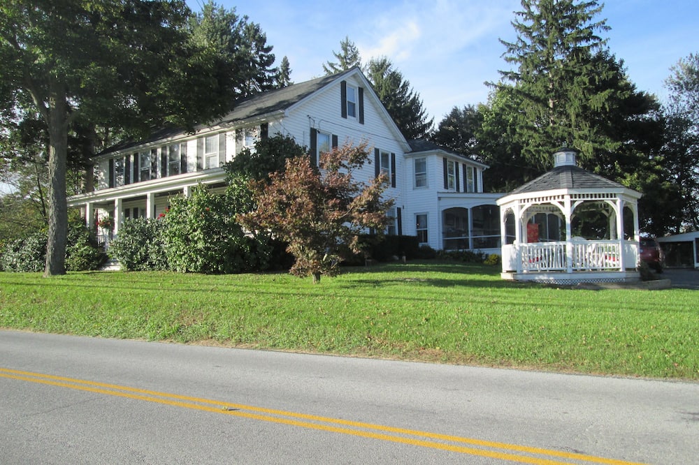 Buck's Homestead B&B - Burlingham, NY