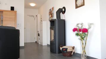 Leuchtturm 4 | Living area | Flat-screen TV, fireplace, DVD player