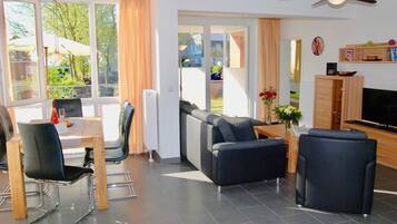 Leuchtturm 4 | Living room | Flat-screen TV, fireplace, DVD player