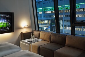 Comfort Double Room | Living area | Flat-screen TV - H4 Hotel Mönchengladbach im BORUSSIA-PARK (Moenchengladbach)