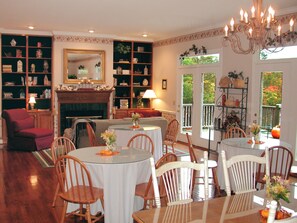 Interior - Garden Inn Bed & Breakfast at Bee Rock (Monterey)