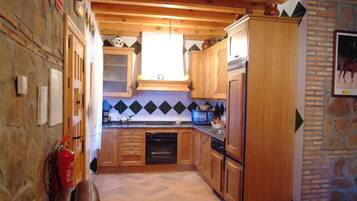 House, 4 Bedrooms | Private kitchen | Fridge, microwave
