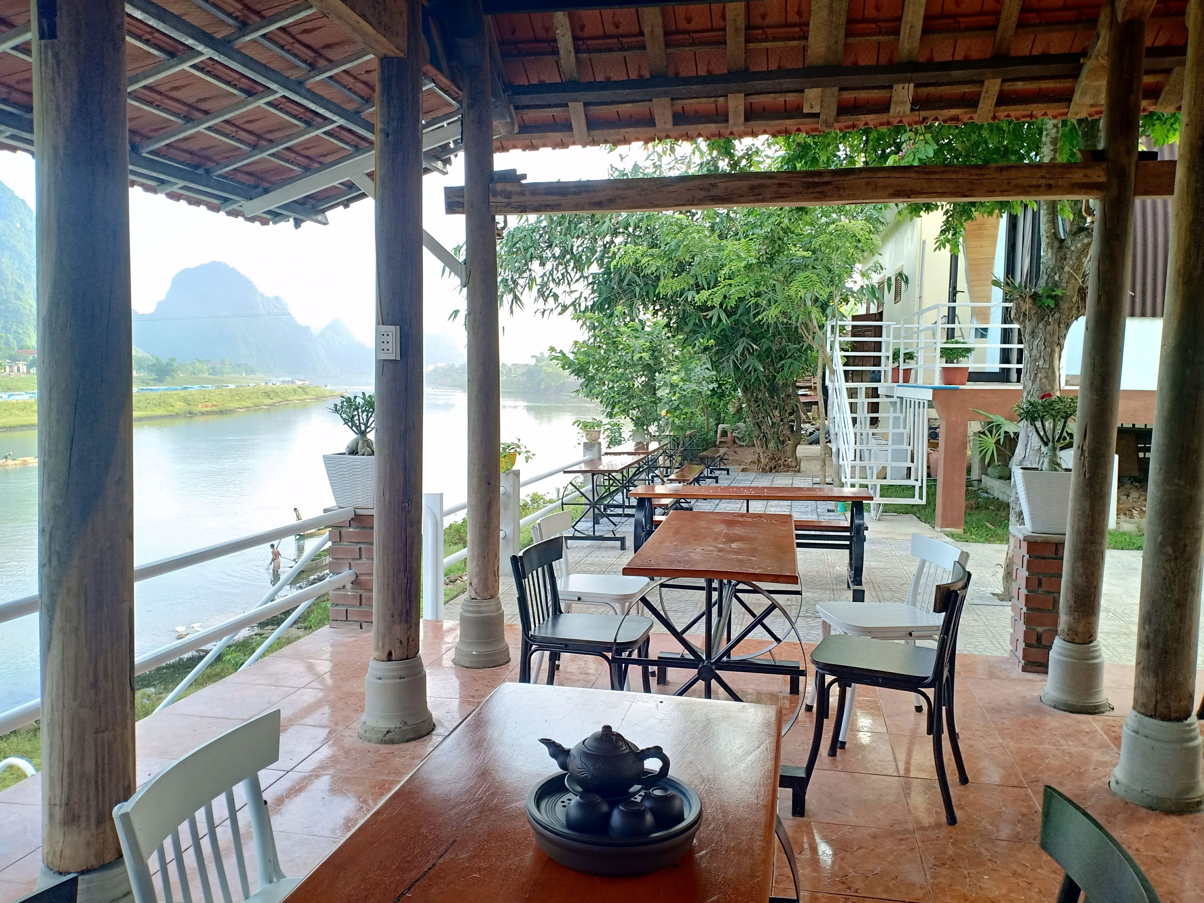 Se sirven desayunos, comidas, cenas y cocina local 