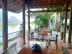 Breakfast, lunch and dinner served - Areca Bungalow (Bo Trach)