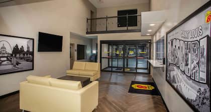 Super 8 by Wyndham St. Louis North