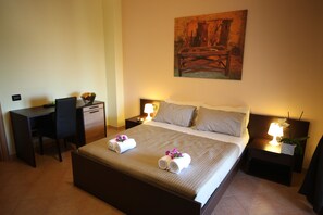 Desk, blackout curtains, soundproofing, free WiFi