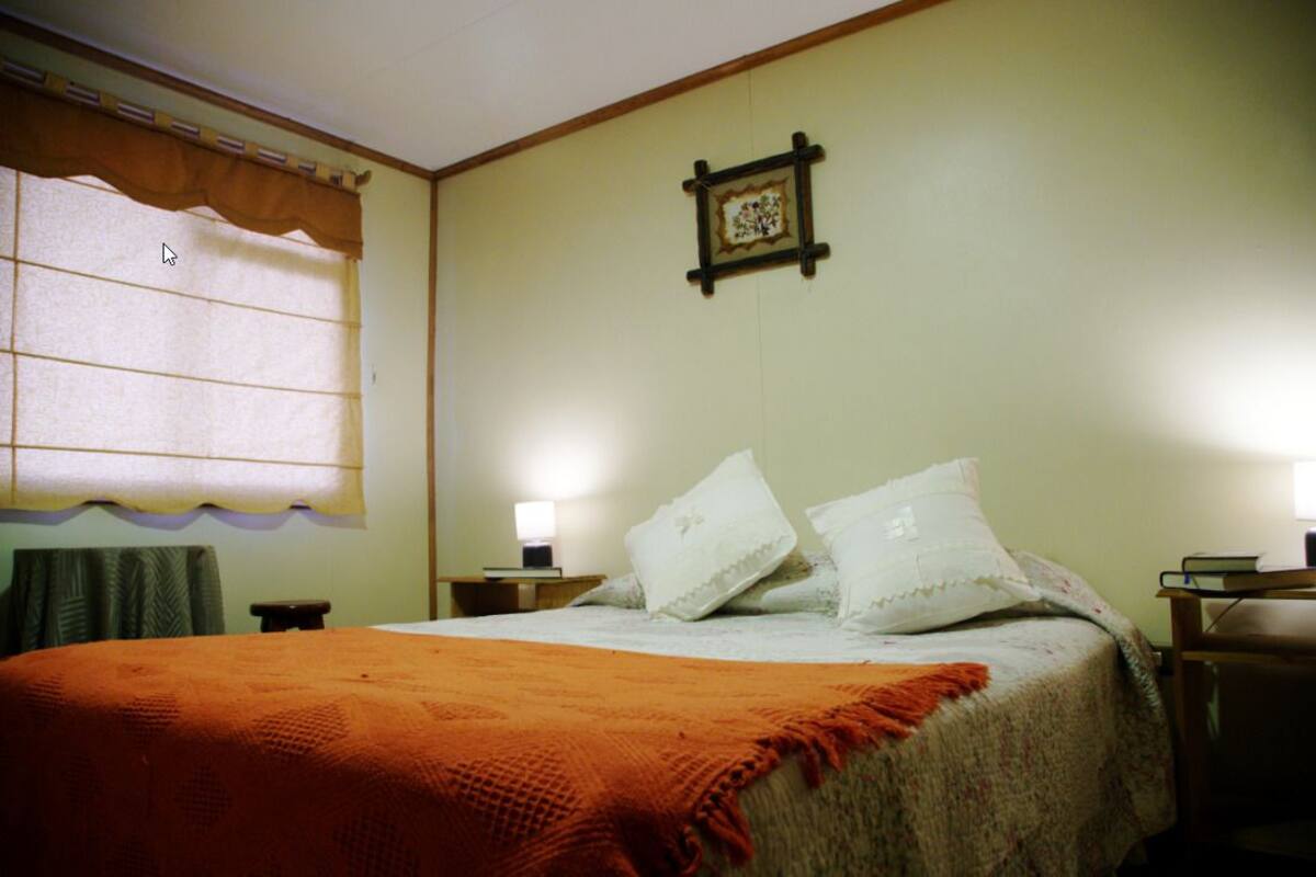 Desk, free WiFi, individually furnished, bed sheets