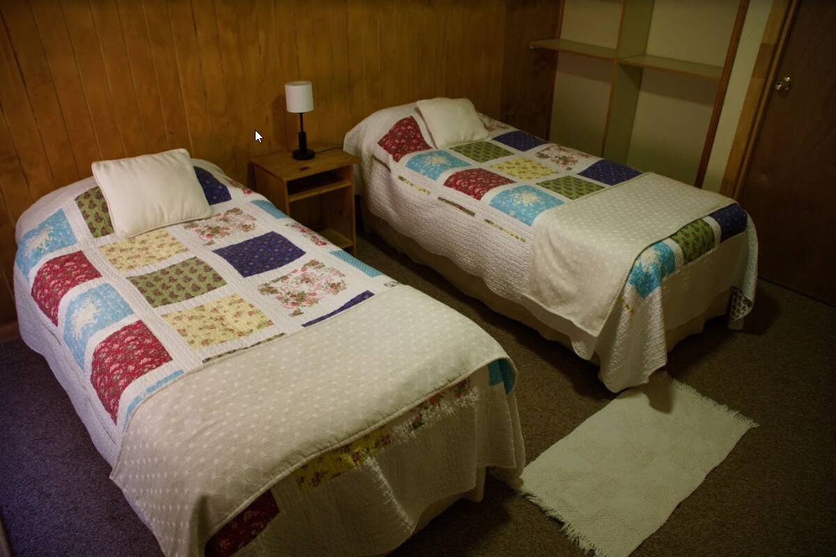 Desk, free WiFi, individually furnished, bed sheets