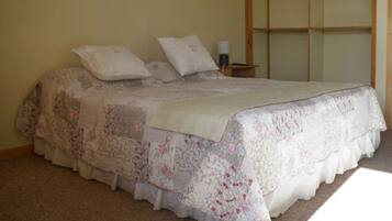 Individually furnished, desk, free WiFi, bed sheets