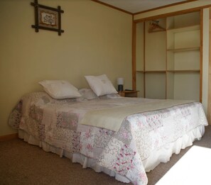 Individually furnished, desk, free WiFi, bed sheets