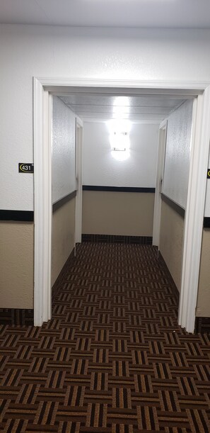 Hallway - Travel Inn Of Sidney Ohio (Sidney)