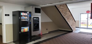 Vending machine - Travel Inn Of Sidney Ohio (Sidney)