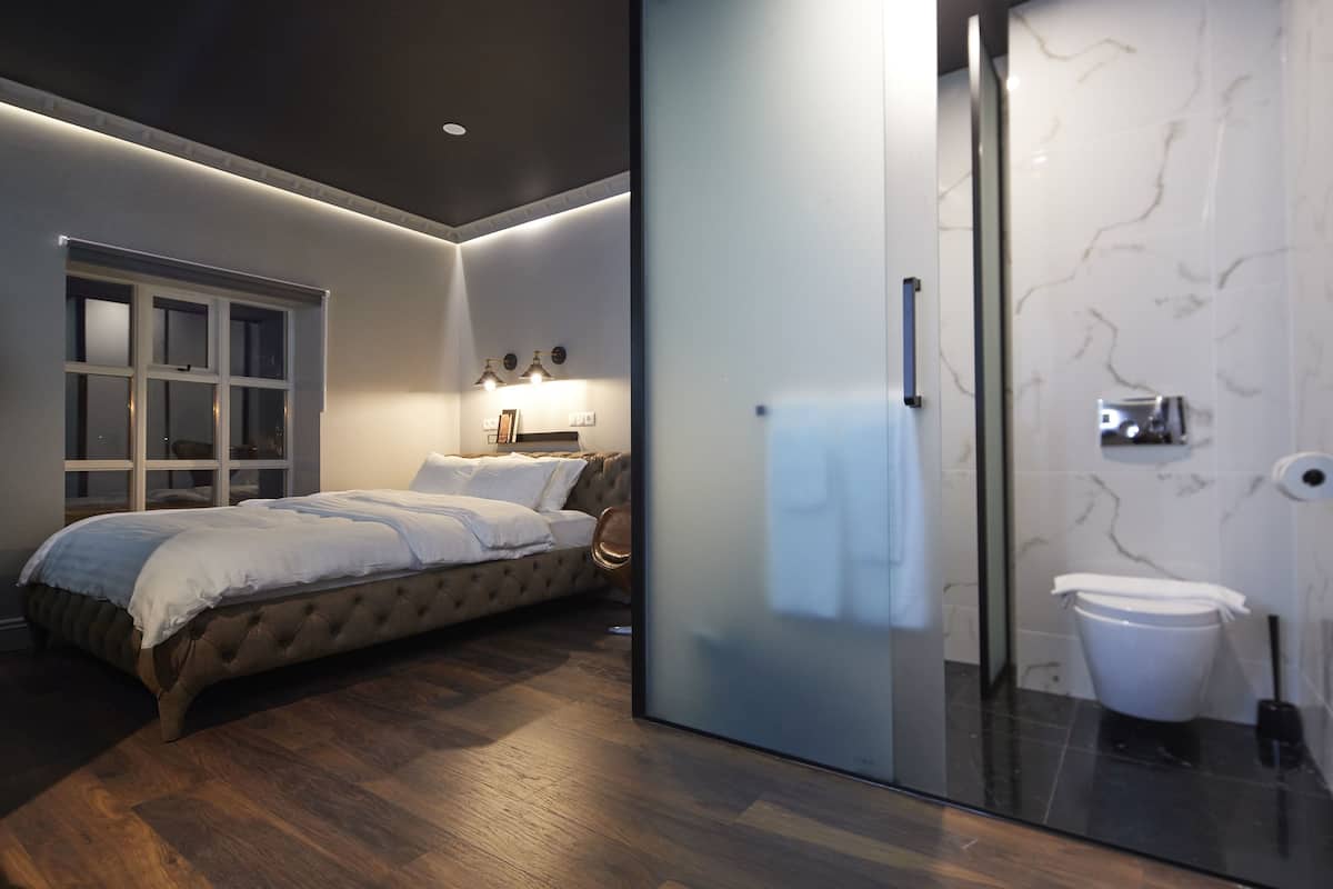 Comfort Double Room, Private Bathroom | Premium bedding, in-room safe, blackout drapes, soundproofing